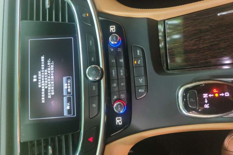 Used Buick LaCrosse 2016 28T Premium Edition Audio And AC Panel