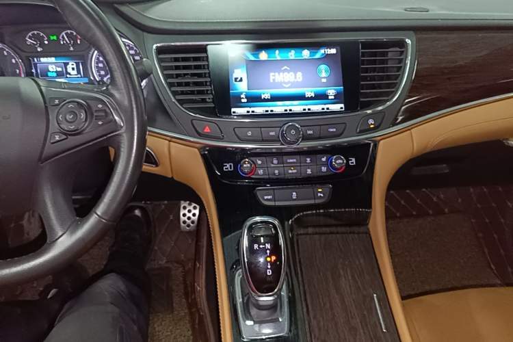 Used Buick LaCrosse 2016 20T Elite Edition Audio And AC Panel