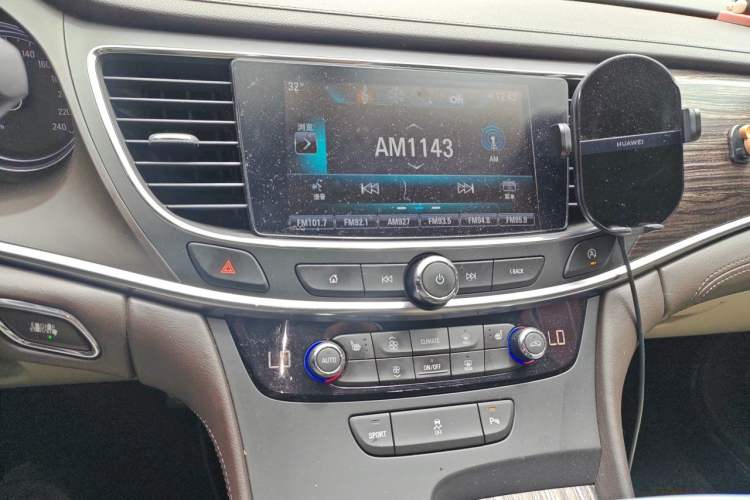 Used Buick LaCrosse 2016 20T Leading Model Audio And AC Panel