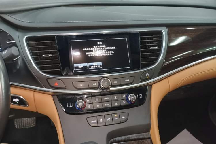 Used Buick LaCrosse 2016 28T Luxury Version Audio And AC Panel