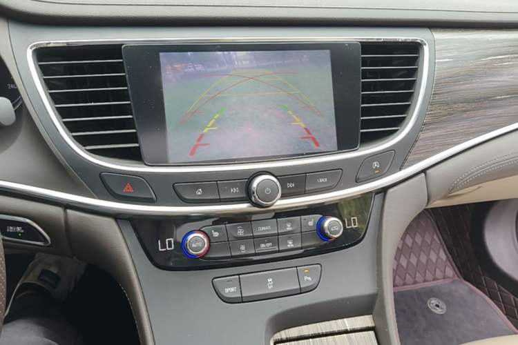 Used Buick LaCrosse 2016 20T Leading Model Audio And AC Panel