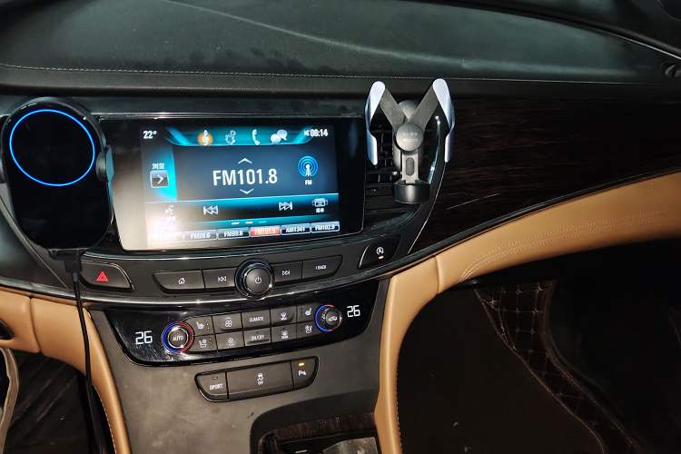 Used Buick LaCrosse 2016 20T Elite Edition Audio And AC Panel