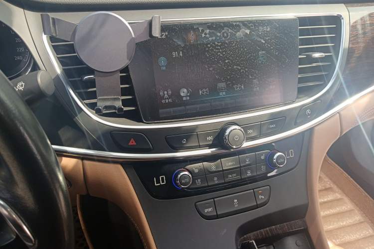 Used Buick LaCrosse 2016 20T Elite Edition Audio And AC Panel