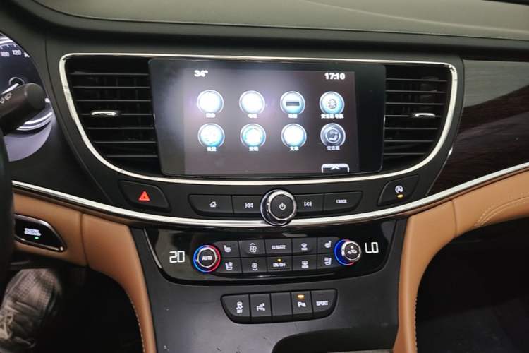 Used Buick LaCrosse 2016 28T Premium Edition Audio And AC Panel