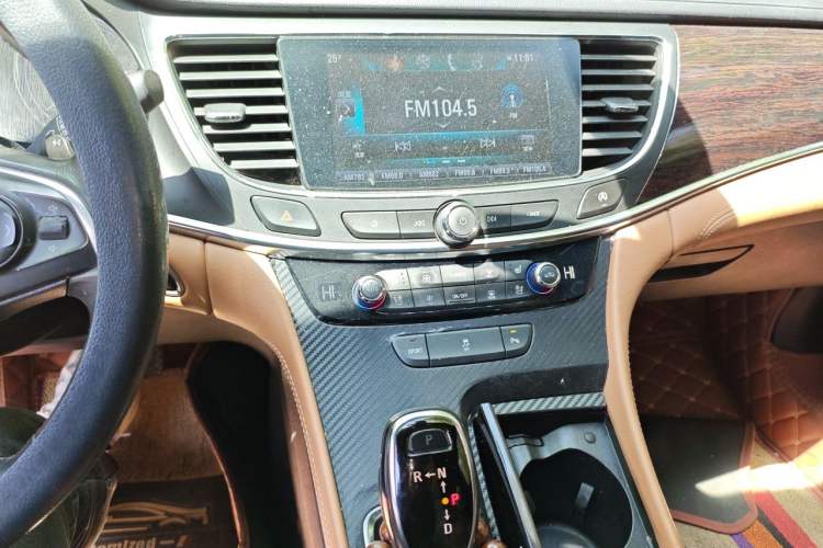 Used Buick LaCrosse 2016 20T Elite Edition Audio And AC Panel