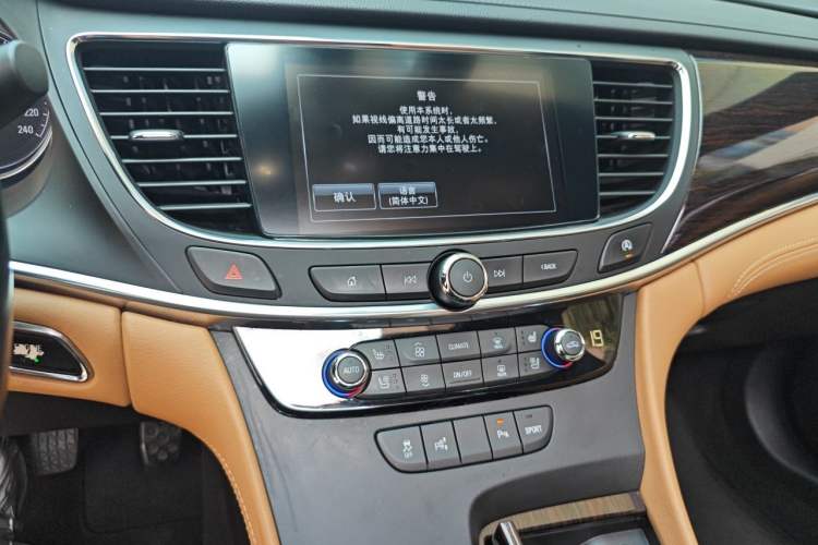 Used Buick LaCrosse 2016 28T Elite Model Audio And AC Panel