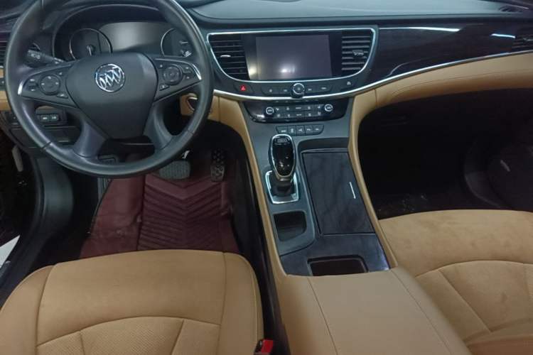 Used Buick LaCrosse 2016 28T Luxury Version Center Console