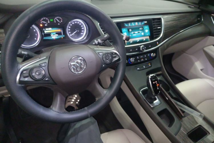 Used Buick LaCrosse 2016 Revised 20T Leading Edition Center Console