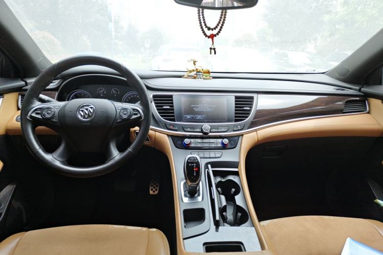 Used Buick LaCrosse 2016 28T Premium Edition Center Console