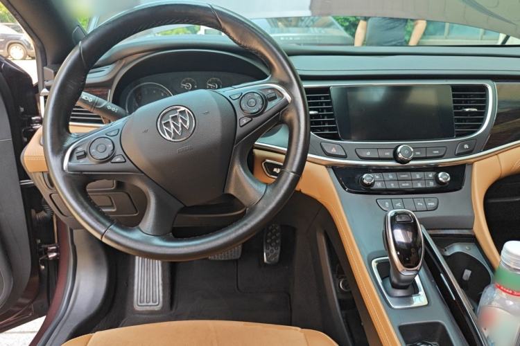 Used Buick LaCrosse 2016 28T Elite Model Center Console