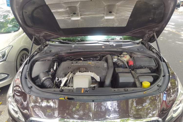 Used Buick LaCrosse 2016 28T Premium Edition Engine Bay