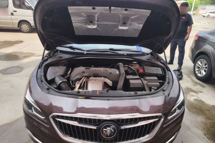 Used Buick LaCrosse 2016 28T Luxury Version Engine Bay