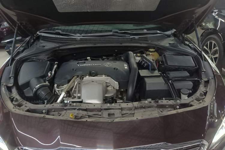 Used Buick LaCrosse 2016 28T Luxury Version Engine Bay