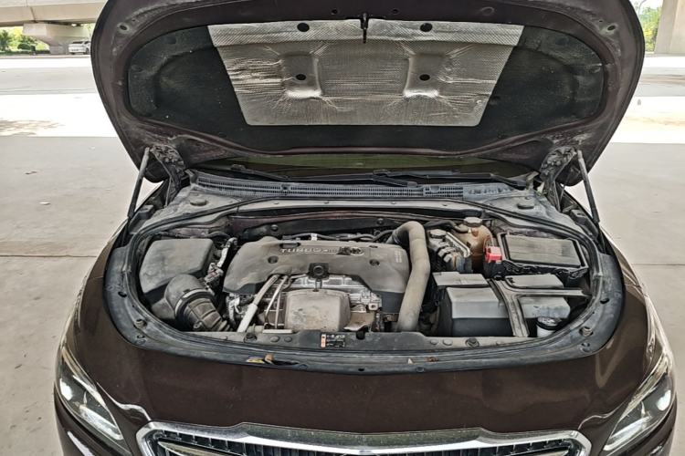 Used Buick LaCrosse 2016 28T Luxury Version Engine Bay