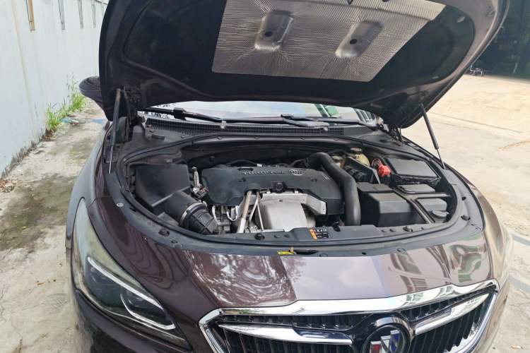 Used Buick LaCrosse 2016 28T Luxury Version Engine Bay