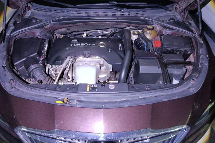 Used Buick LaCrosse 2016 28T Luxury Version Engine Bay