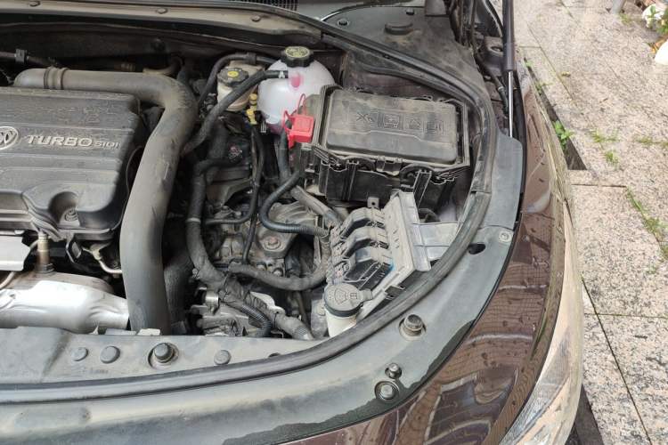 Used Buick LaCrosse 2016 20T Elite Edition Engine Bay Left