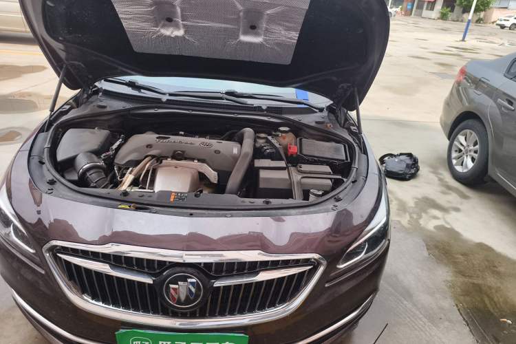 Used Buick LaCrosse 2016 28T Luxury Version Engine Bay Left