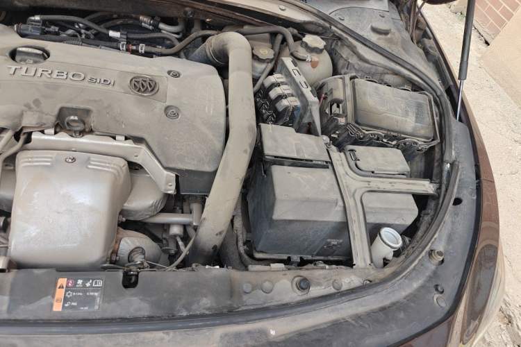 Used Buick LaCrosse 2016 28T Luxury Version Engine Bay Left