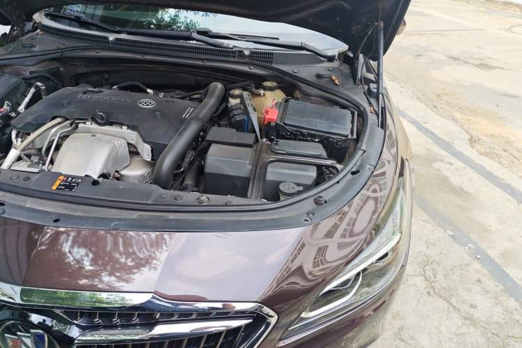 Used Buick LaCrosse 2016 28T Luxury Version Engine Bay Left