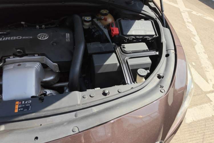 Used Buick LaCrosse 2016 Revised Version 28T Elite Edition Engine Bay Left