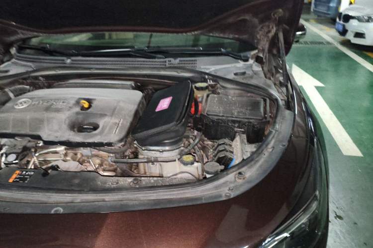 Used Buick LaCrosse 2016 30H Luxury Version Engine Bay Left