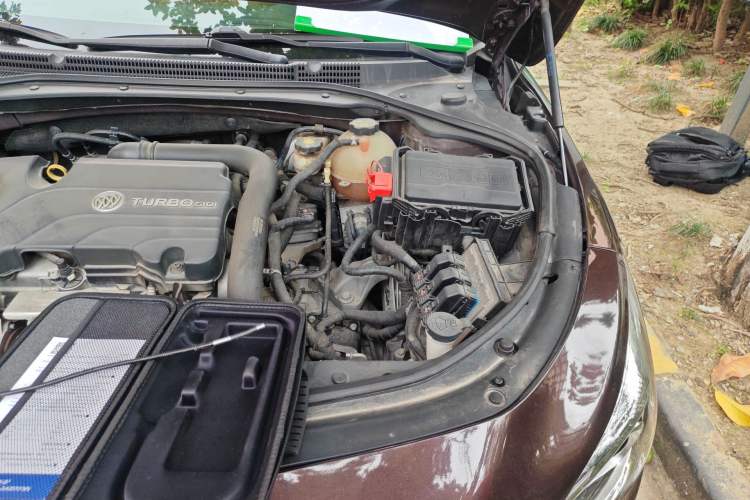 Used Buick LaCrosse 2016 20T Elite Edition Engine Bay Left