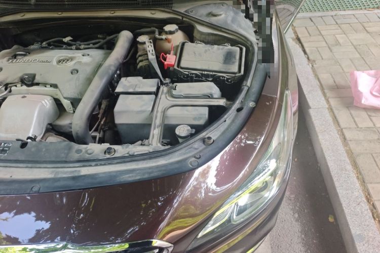 Used Buick LaCrosse 2016 28T Premium Edition Engine Bay Left
