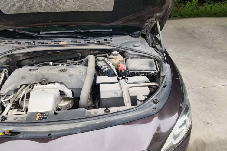 Used Buick LaCrosse 2016 Revised Version 28T Elite Edition Engine Bay Left