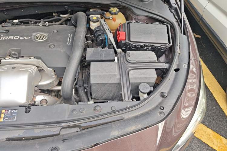 Used Buick LaCrosse 2016 Revised Version 28T Elite Edition Engine Bay Left