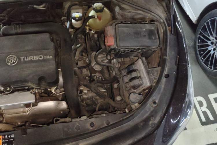 Used Buick LaCrosse 2016 20T Elite Edition Engine Bay Left