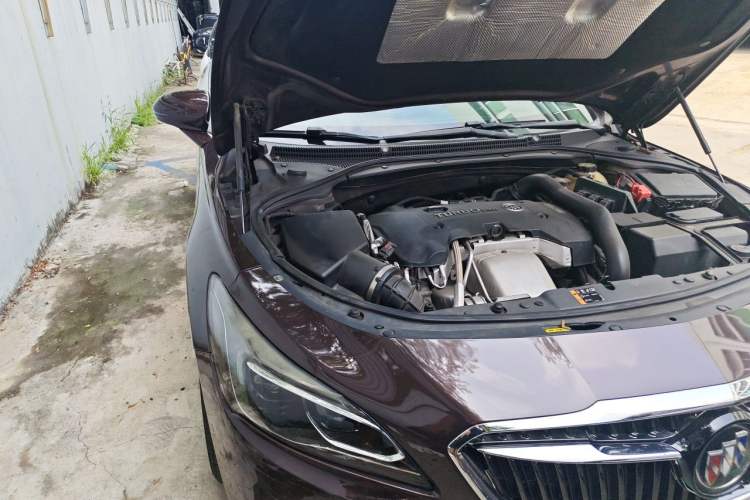Used Buick LaCrosse 2016 28T Luxury Version Engine Bay Right