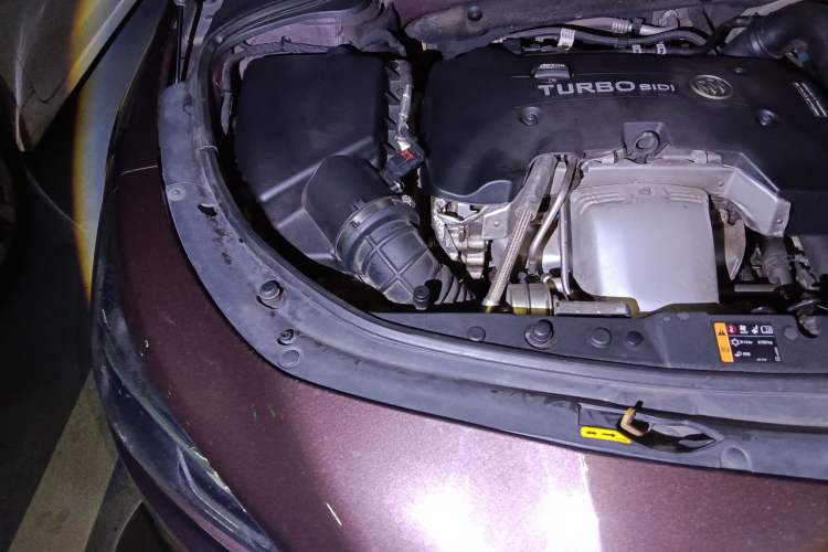 Used Buick LaCrosse 2016 28T Luxury Version Engine Bay Right