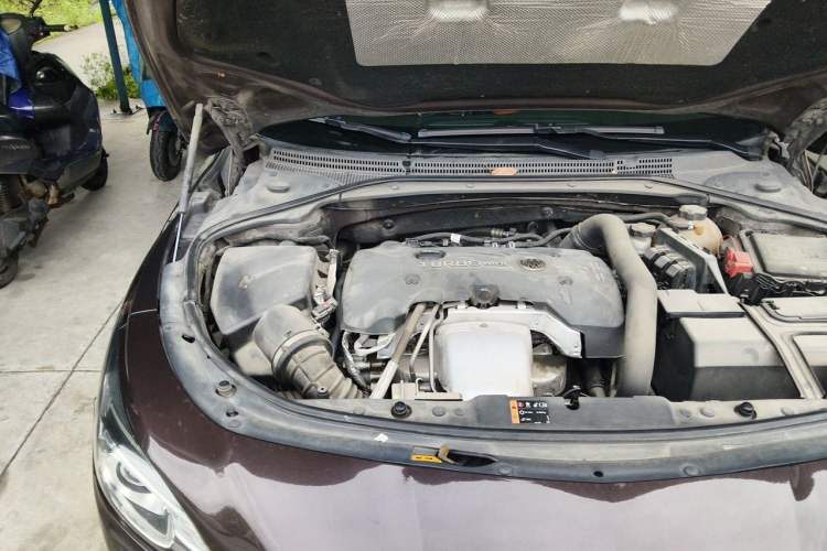 Used Buick LaCrosse 2016 Revised Version 28T Elite Edition Engine Bay Right