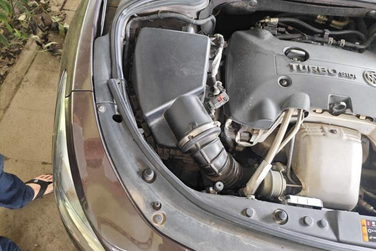 Used Buick LaCrosse 2016 28T Premium Edition Engine Bay Right