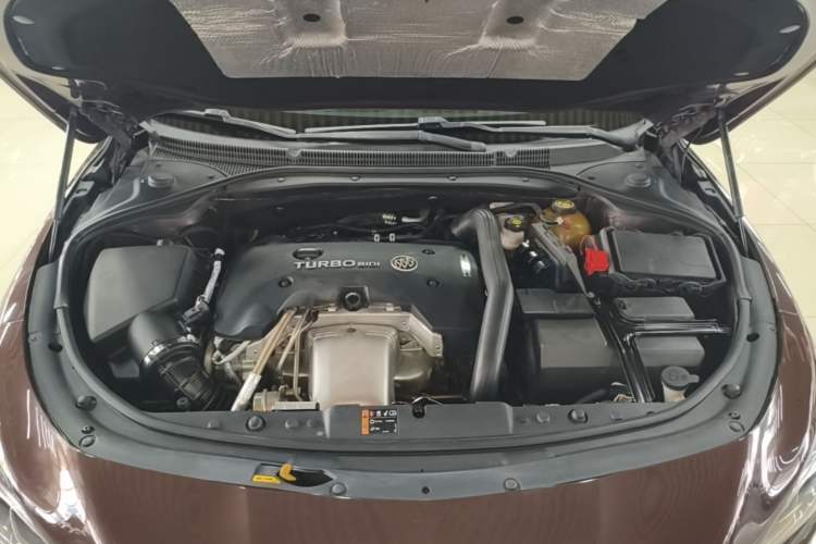 Used Buick LaCrosse 2016 28T Luxury Version Engine Bay