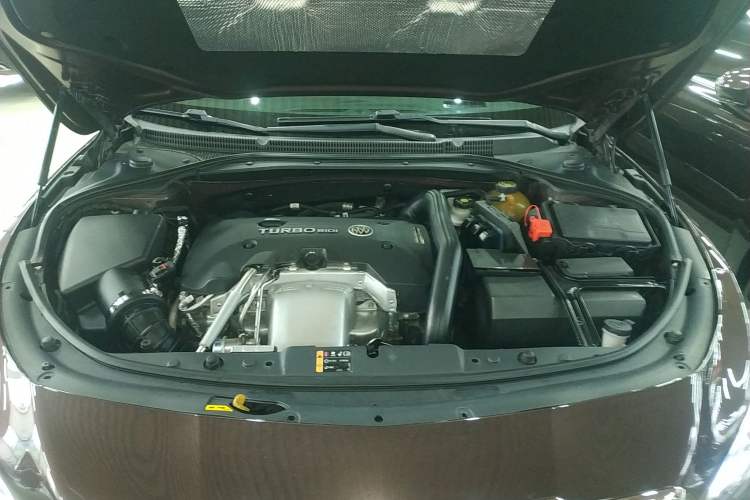 Used Buick LaCrosse 2016 28T Luxury Version Engine Bay