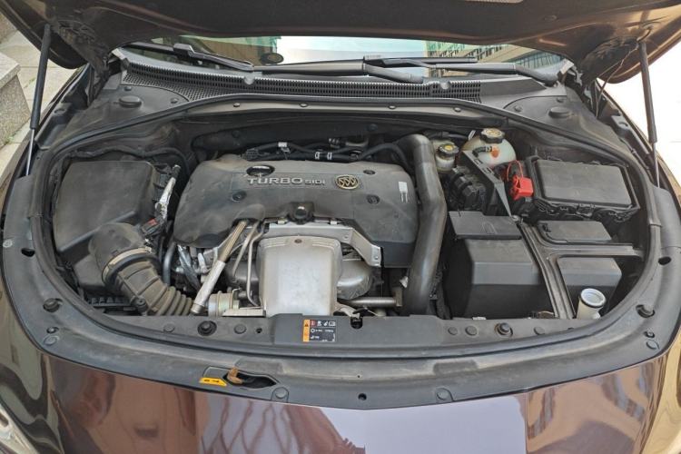 Used Buick LaCrosse 2016 28T Elite Model Engine Bay