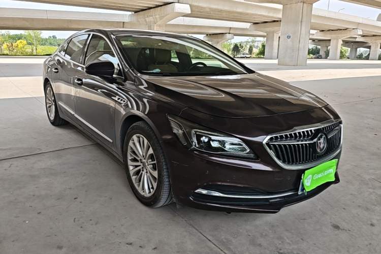 Used Buick LaCrosse 2016 28T Luxury Version Front Right 45 Deg