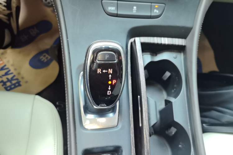 Used Buick LaCrosse 2016 Revised 20T Leading Edition Gear Lever
