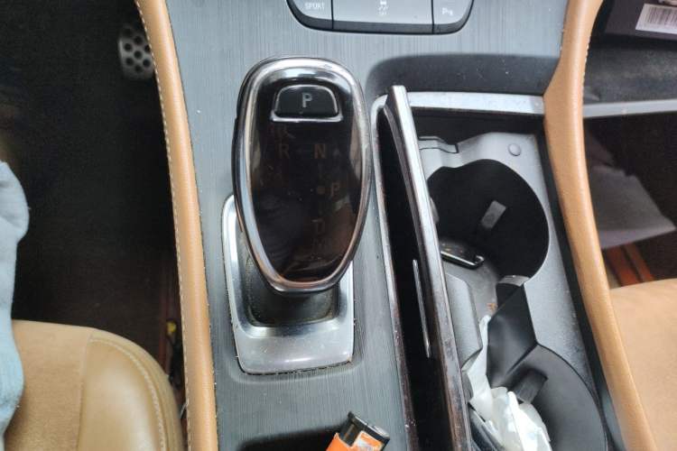 Used Buick LaCrosse 2016 20T Elite Edition Gear Lever