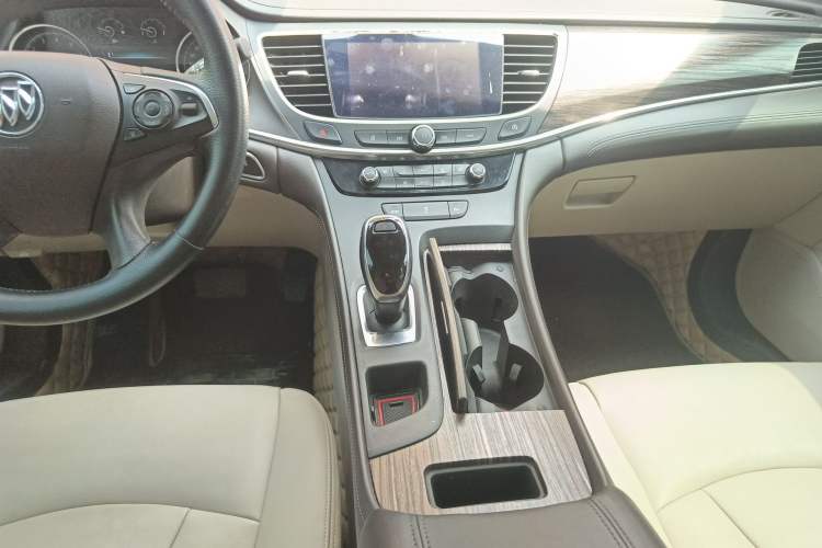 Used Buick LaCrosse 2016 Revised 20T Leading Edition Gear Lever