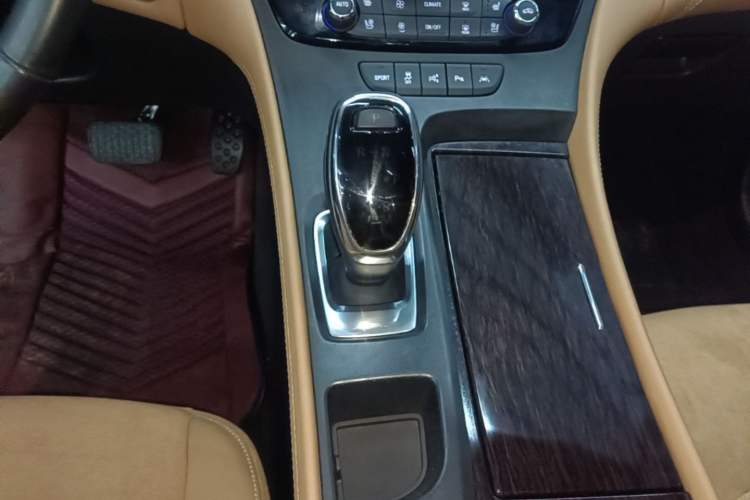 Used Buick LaCrosse 2016 28T Luxury Version Gear Lever