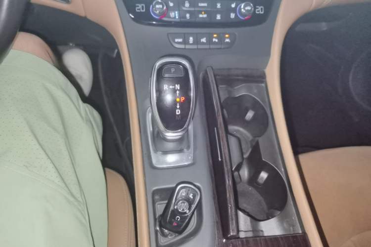 Used Buick LaCrosse 2016 20T Luxury Model Gear Lever