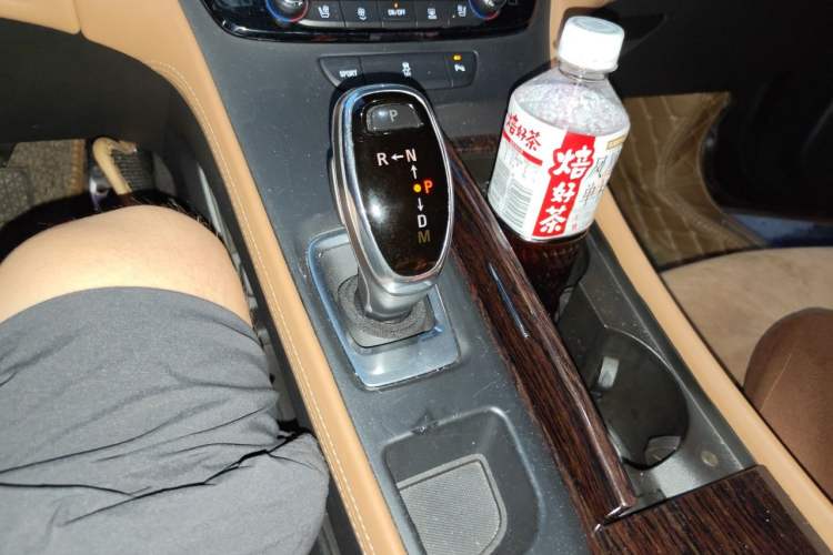 Used Buick LaCrosse 2016 20T Elite Edition Gear Lever