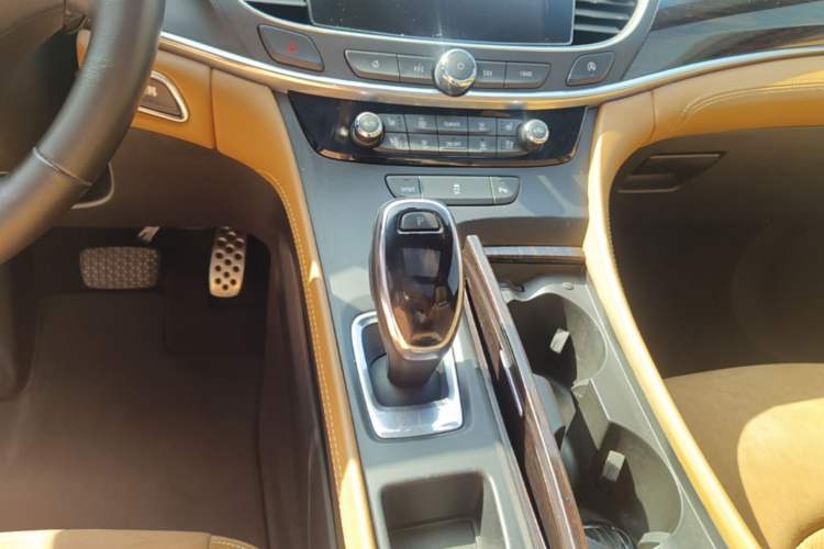 Used Buick LaCrosse 2016 20T Elite Edition Gear Lever