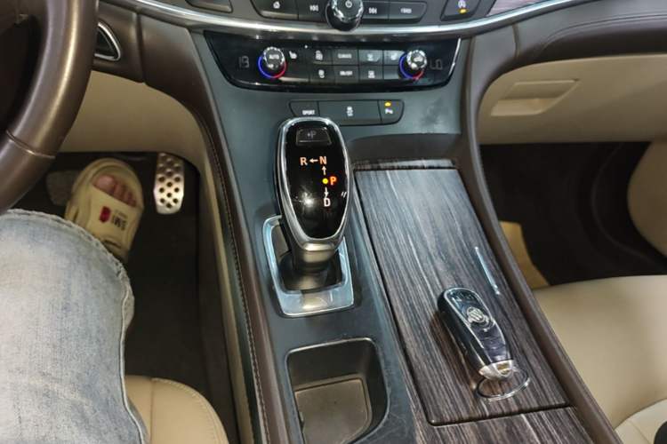 Used Buick LaCrosse 2016 Revised 20T Leading Edition Gear Lever