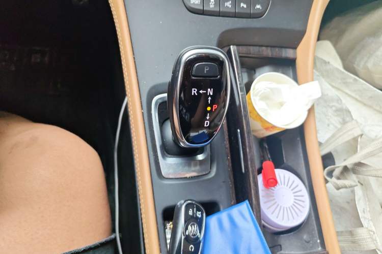 Used Buick LaCrosse 2016 28T Luxury Version Gear Lever