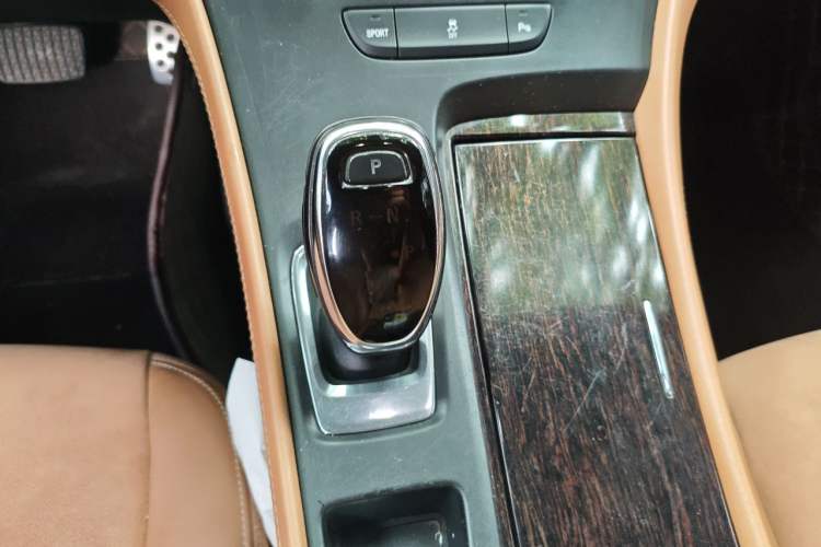Used Buick LaCrosse 2016 20T Elite Edition Gear Lever