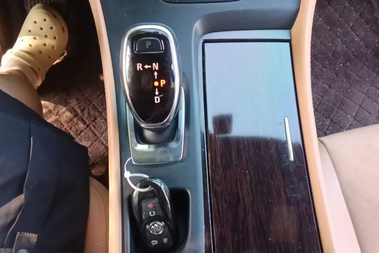 Used Buick LaCrosse 2016 20T Elite Edition Gear Lever